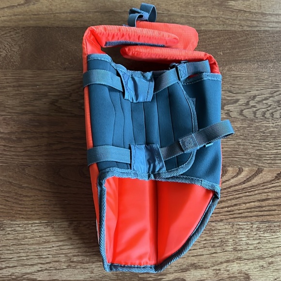 NWOT Small Outward Hound dog life vest tags removed but never tried on - Picture 5 of 7
